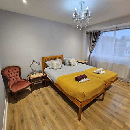 Beautiful Guest Rooms, Free Parking, 30Min Heathrow, 40Min Wembley, 60Min Central London Greenford  Exterior photo