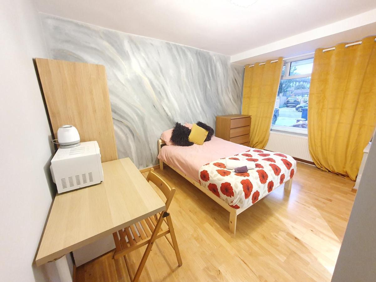 Beautiful Guest Rooms, Free Parking, 30Min Heathrow, 40Min Wembley, 60Min Central London Greenford  Exterior photo